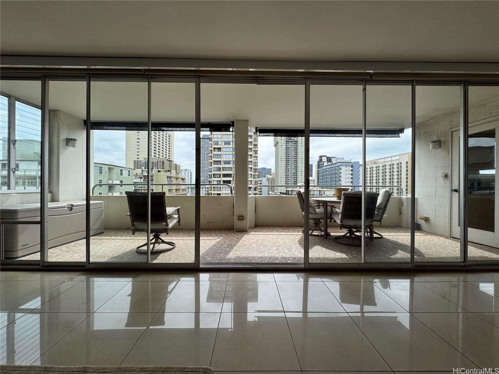 430 Kaiolu Street Honolulu - Rental - photo 5 of 20