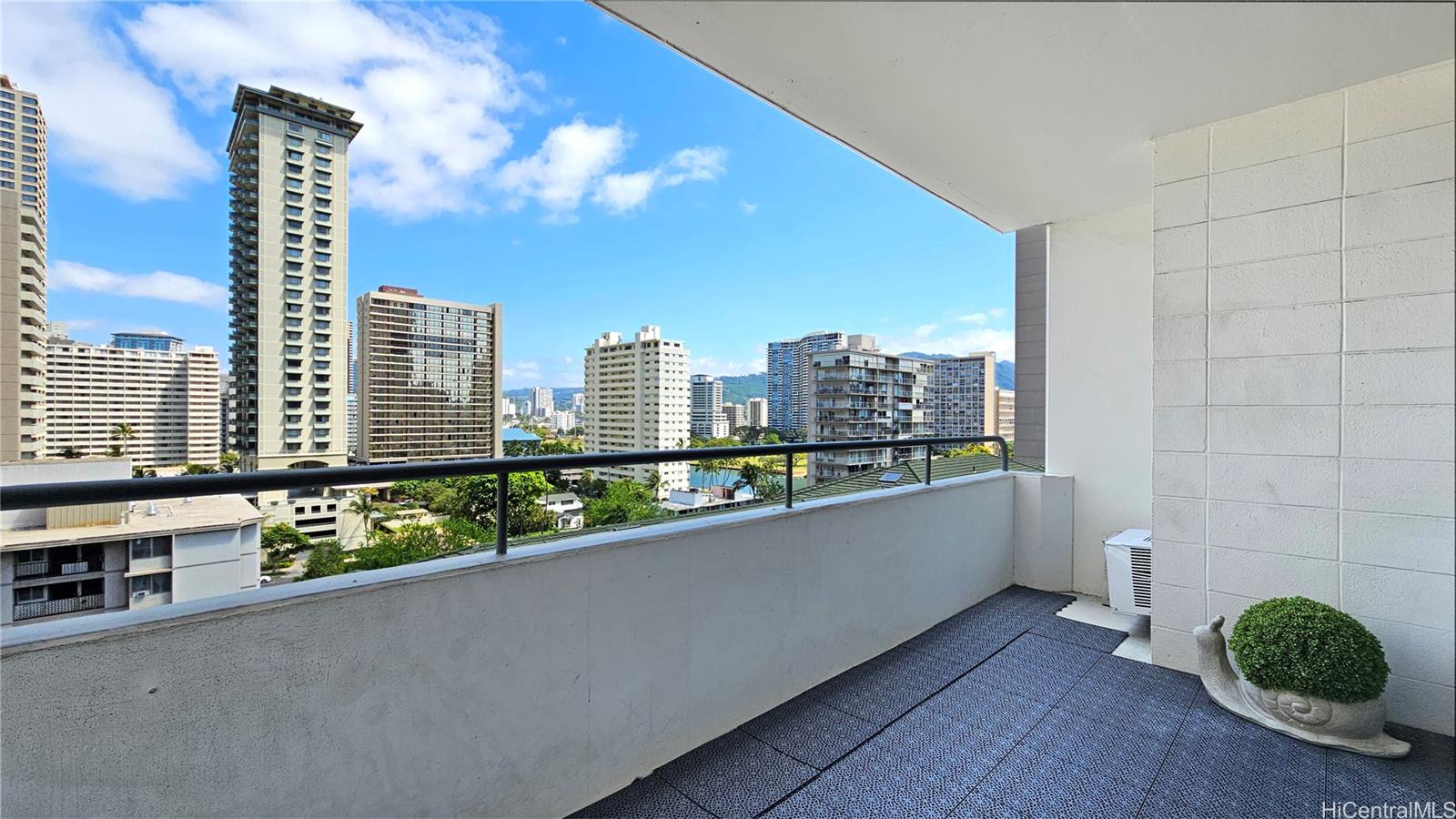 430 Kaiolu Street Honolulu - Rental - photo 15 of 19