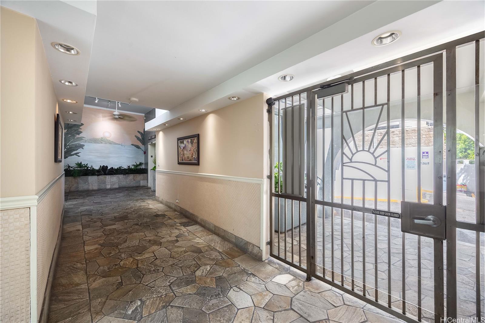 Kaiolu Sunrise condo # 302, Honolulu, Hawaii - photo 11 of 13