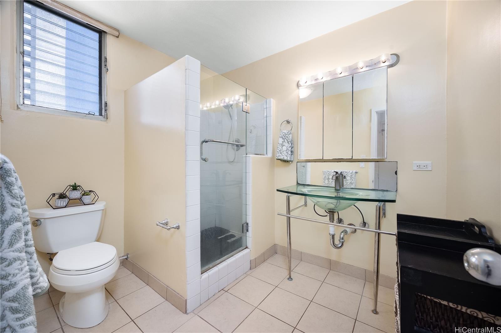 Kaiolu Sunrise condo # 302, Honolulu, Hawaii - photo 5 of 13