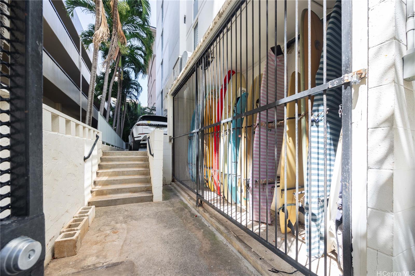 Kaiolu Sunrise condo # 302, Honolulu, Hawaii - photo 10 of 13
