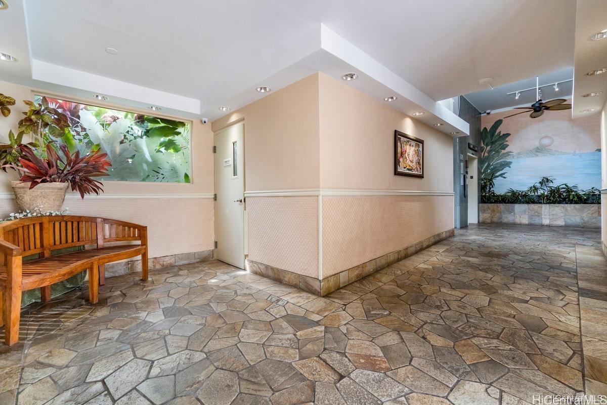 430 Kaiolu St Honolulu - Rental - photo 16 of 21