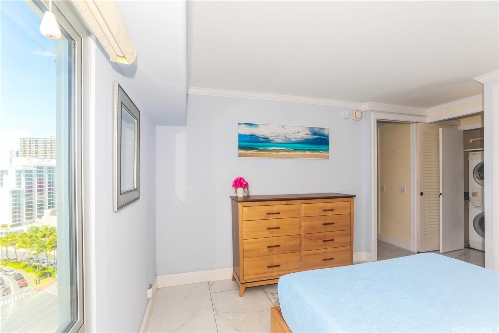 Keoni Ana condo # 1002, Honolulu, Hawaii - photo 17 of 21