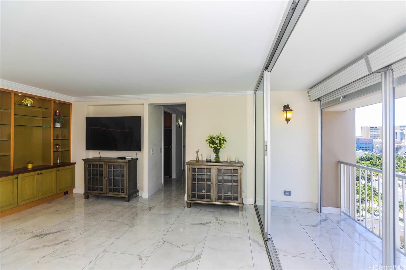 Keoni Ana condo # 1002, Honolulu, Hawaii - photo 8 of 21