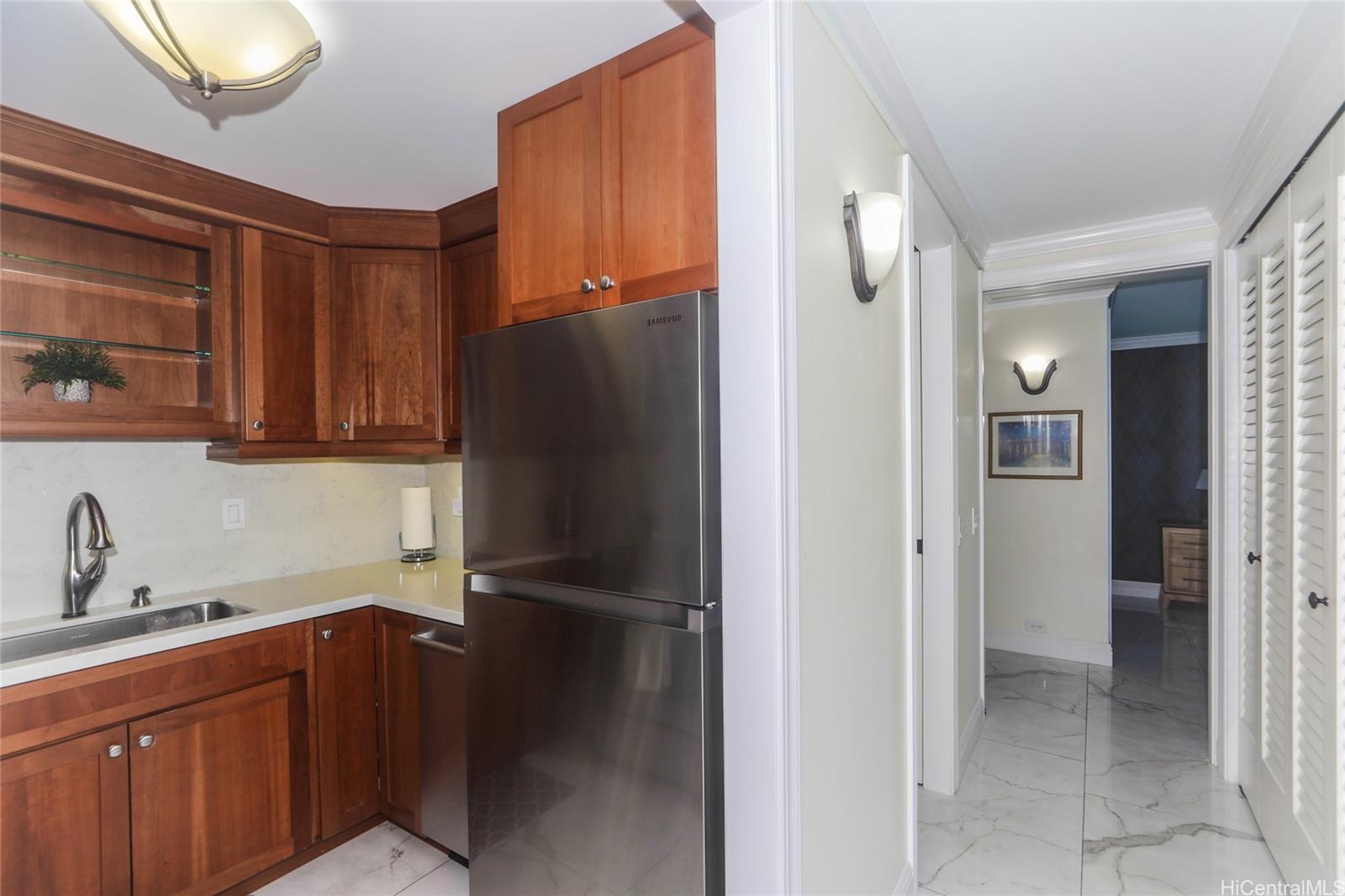 Keoni Ana condo # 1002, Honolulu, Hawaii - photo 10 of 21