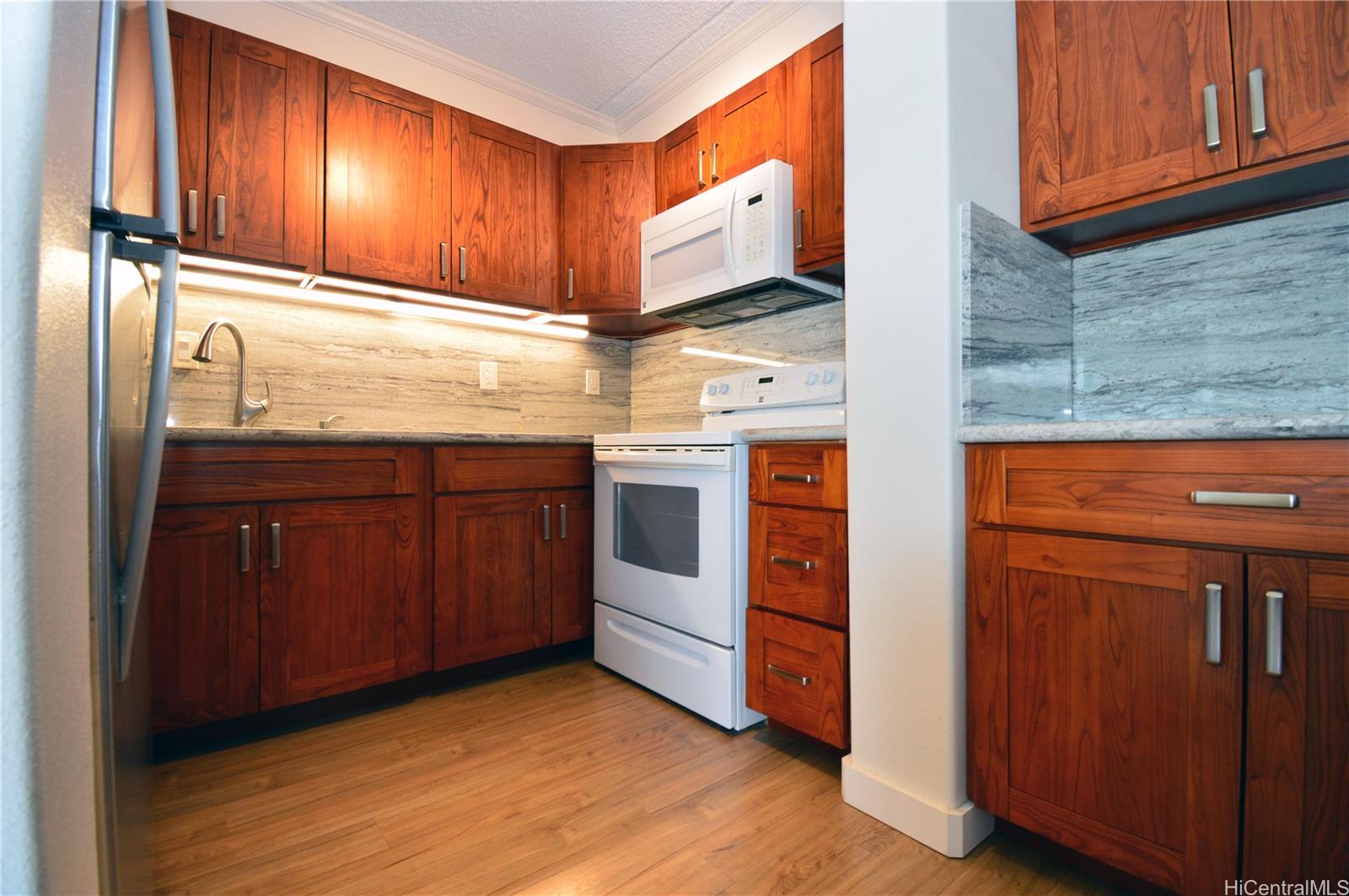 430 Keoniana St Honolulu - Rental - photo 6 of 20