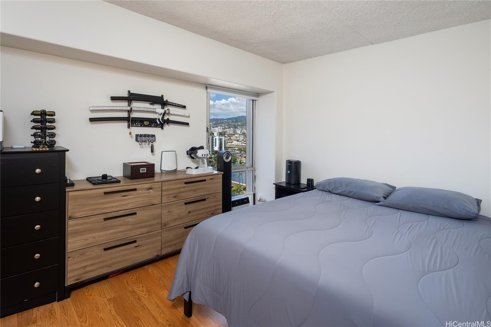 Keoni Ana condo # 1010, Honolulu, Hawaii - photo 11 of 20