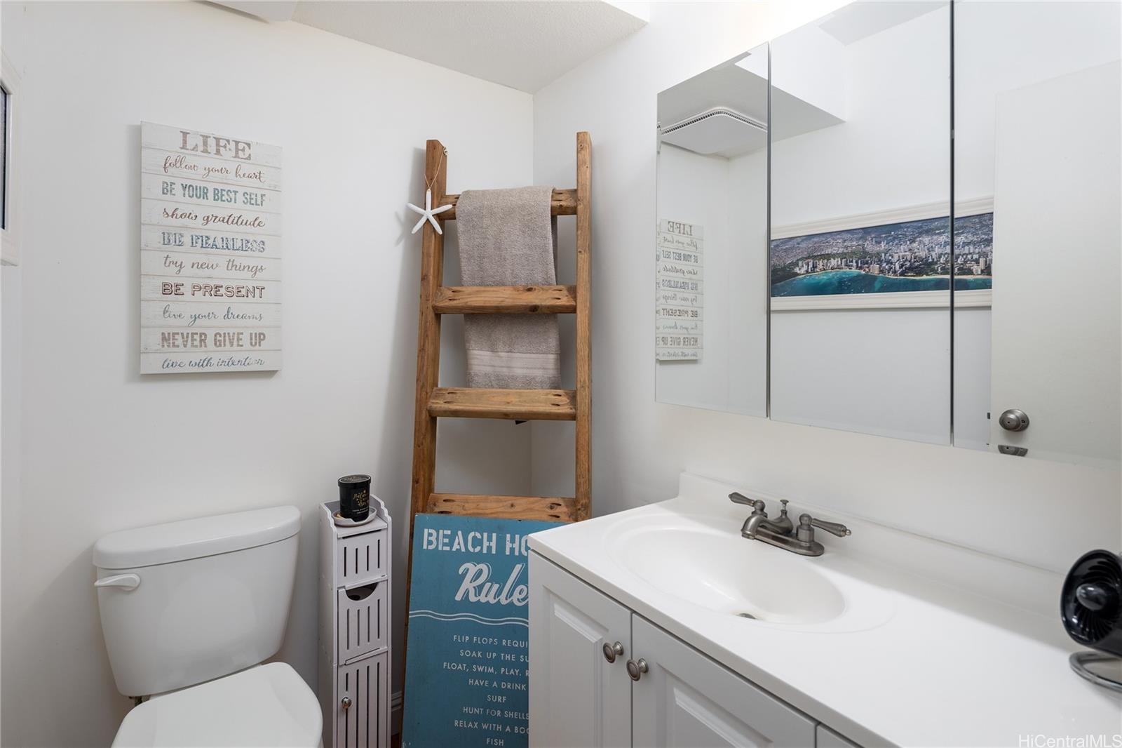 Keoni Ana condo # 1010, Honolulu, Hawaii - photo 12 of 20