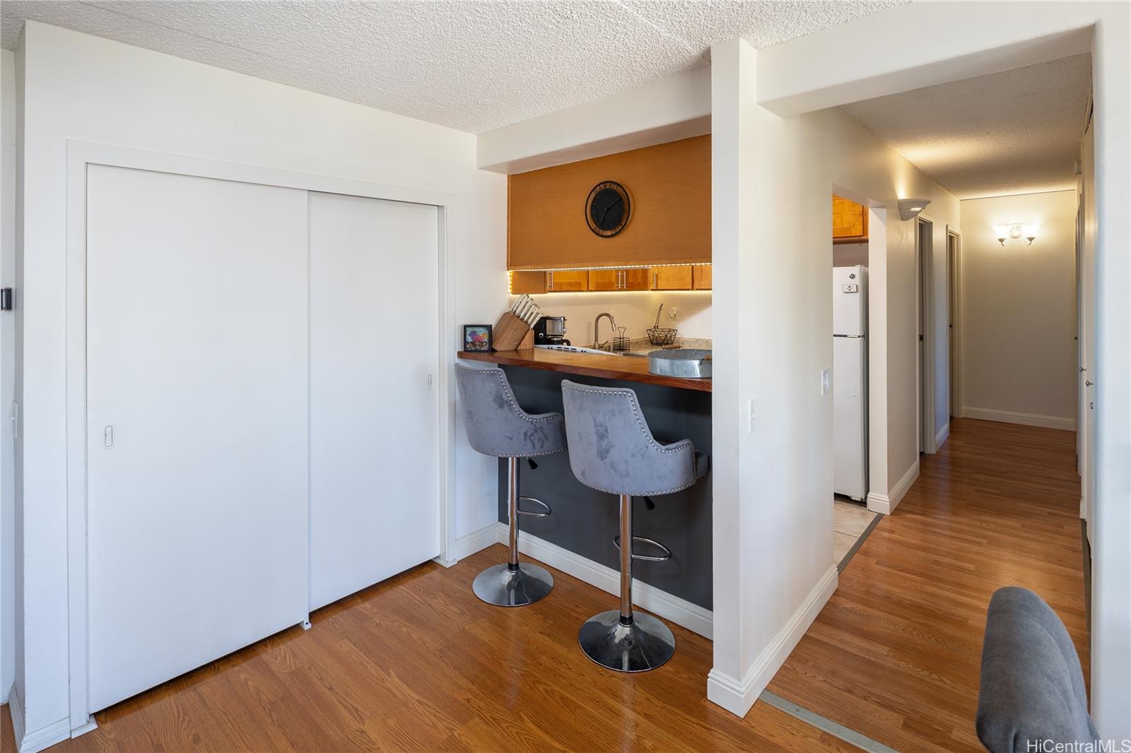 Keoni Ana condo # 1010, Honolulu, Hawaii - photo 4 of 20