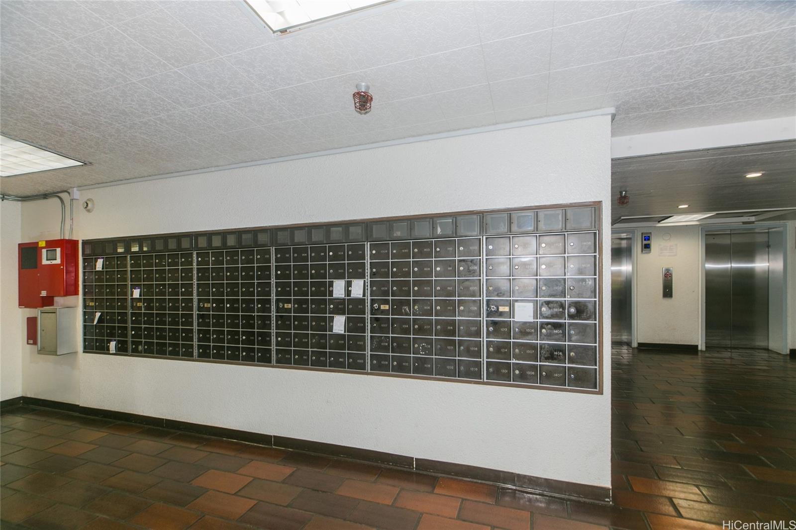 Keoni Ana condo # 114, Honolulu, Hawaii - photo 10 of 12