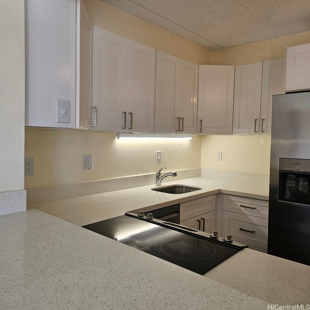 Keoni Ana condo # 1304, Honolulu, Hawaii - photo 2 of 11