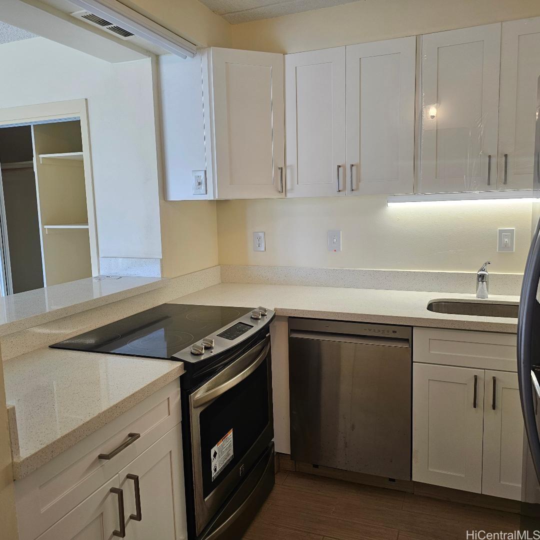 Keoni Ana condo # 1304, Honolulu, Hawaii - photo 4 of 11