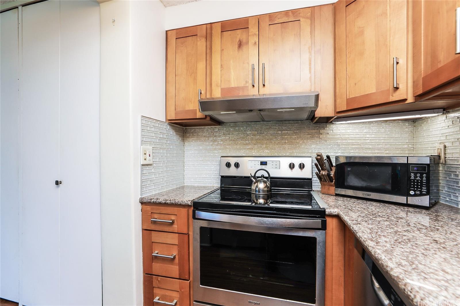 Keoni Ana condo # 1307, Honolulu, Hawaii - photo 14 of 25