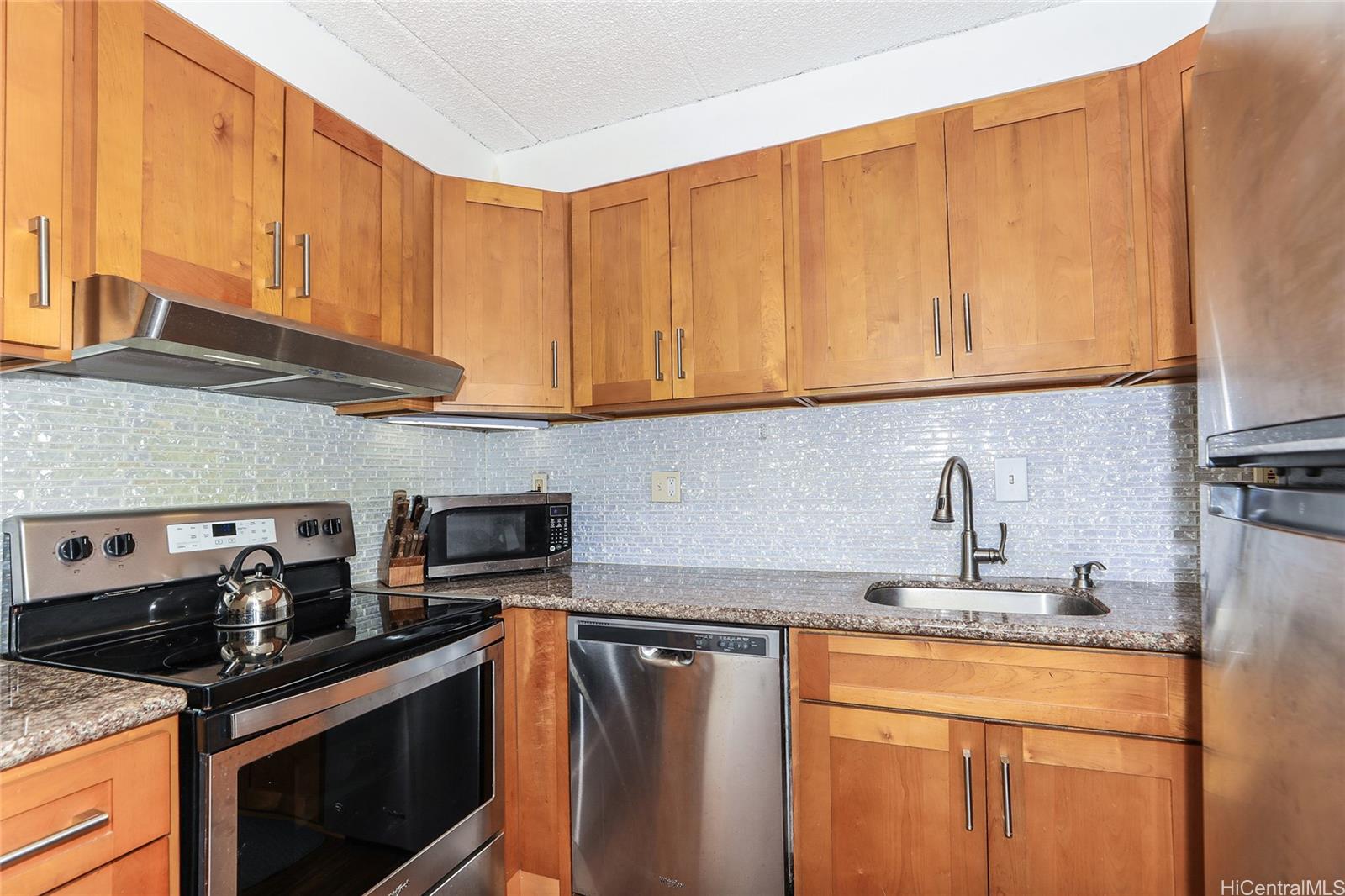 Keoni Ana condo # 1307, Honolulu, Hawaii - photo 15 of 25