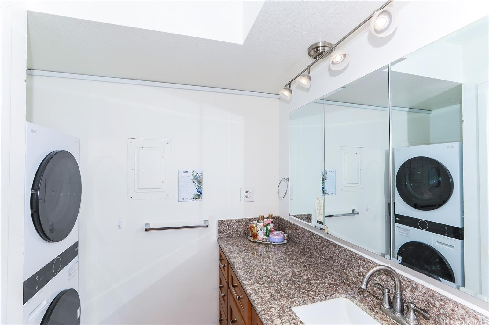 Keoni Ana condo # 1307, Honolulu, Hawaii - photo 18 of 25