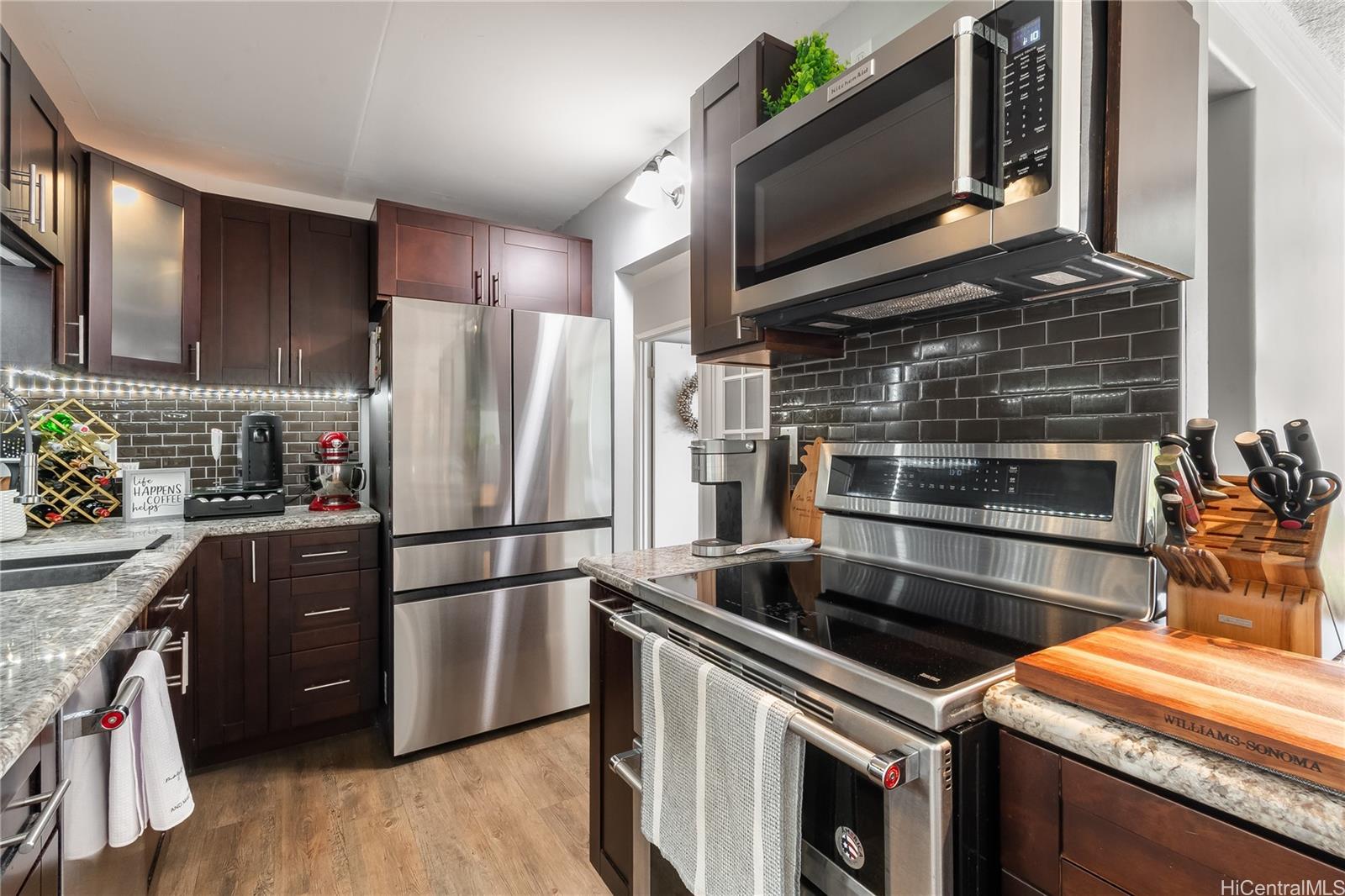 Keoni Ana condo # 202, Honolulu, Hawaii - photo 2 of 18