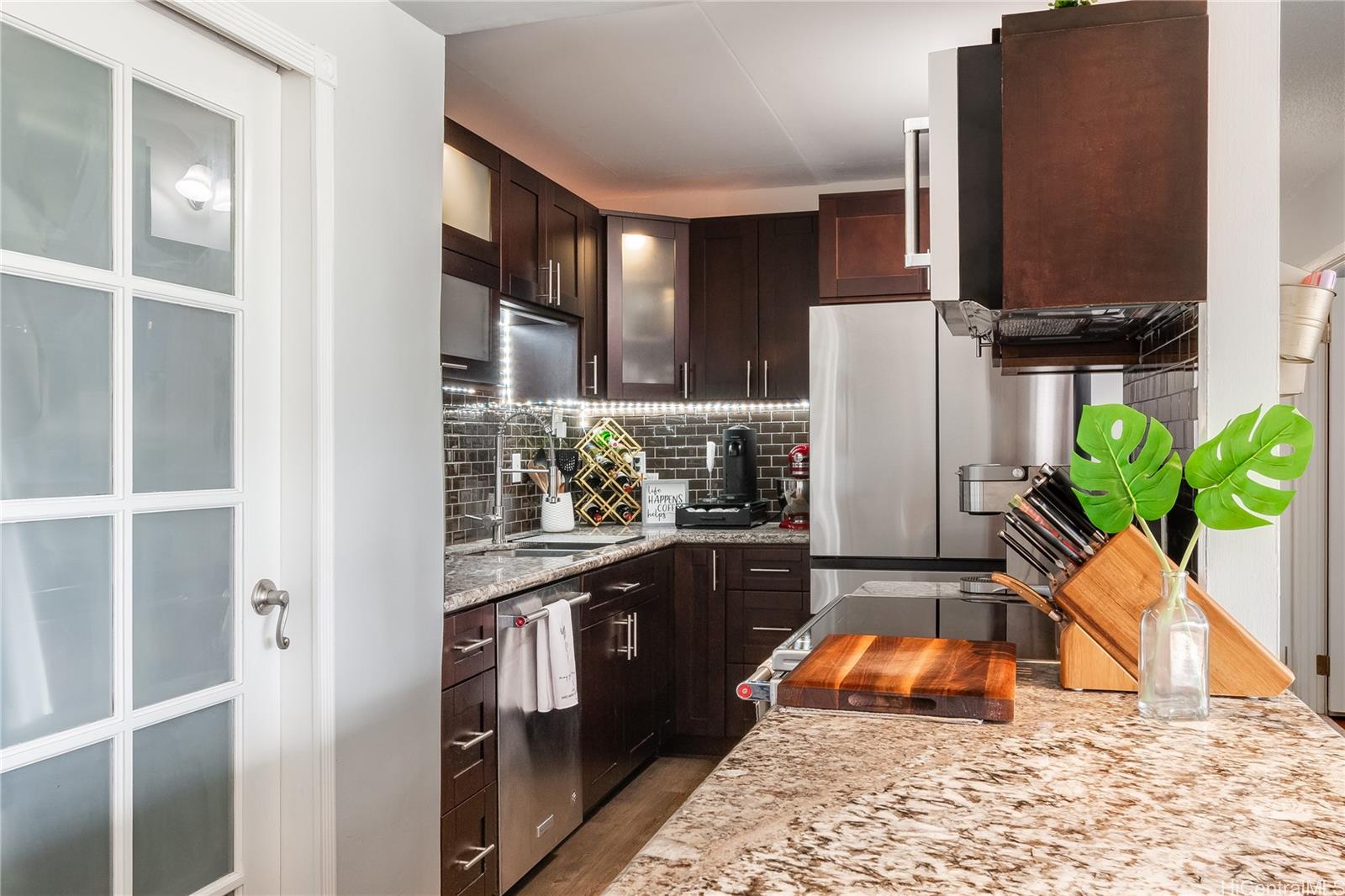 Keoni Ana condo # 202, Honolulu, Hawaii - photo 3 of 18