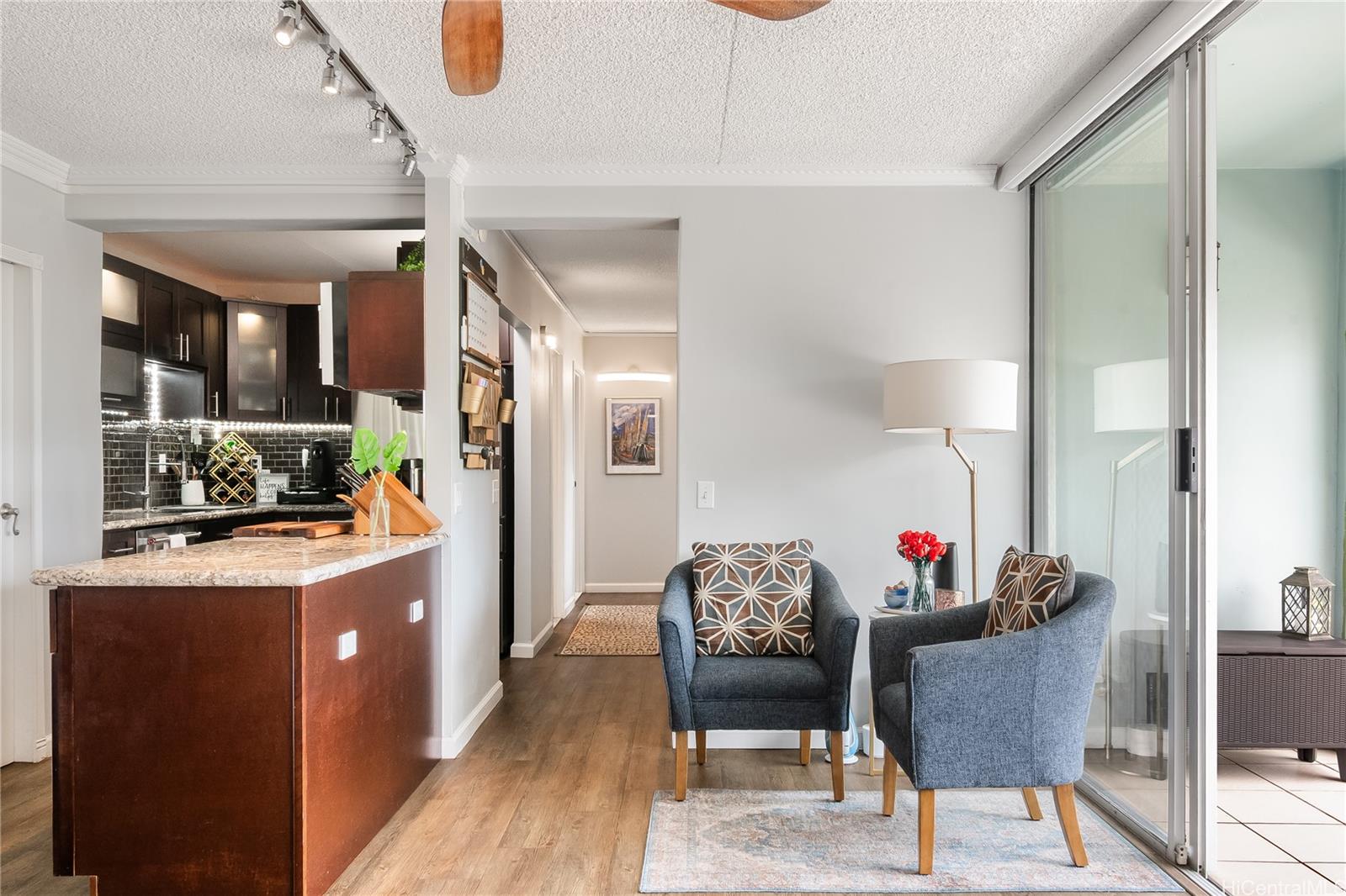 Keoni Ana condo # 202, Honolulu, Hawaii - photo 4 of 18