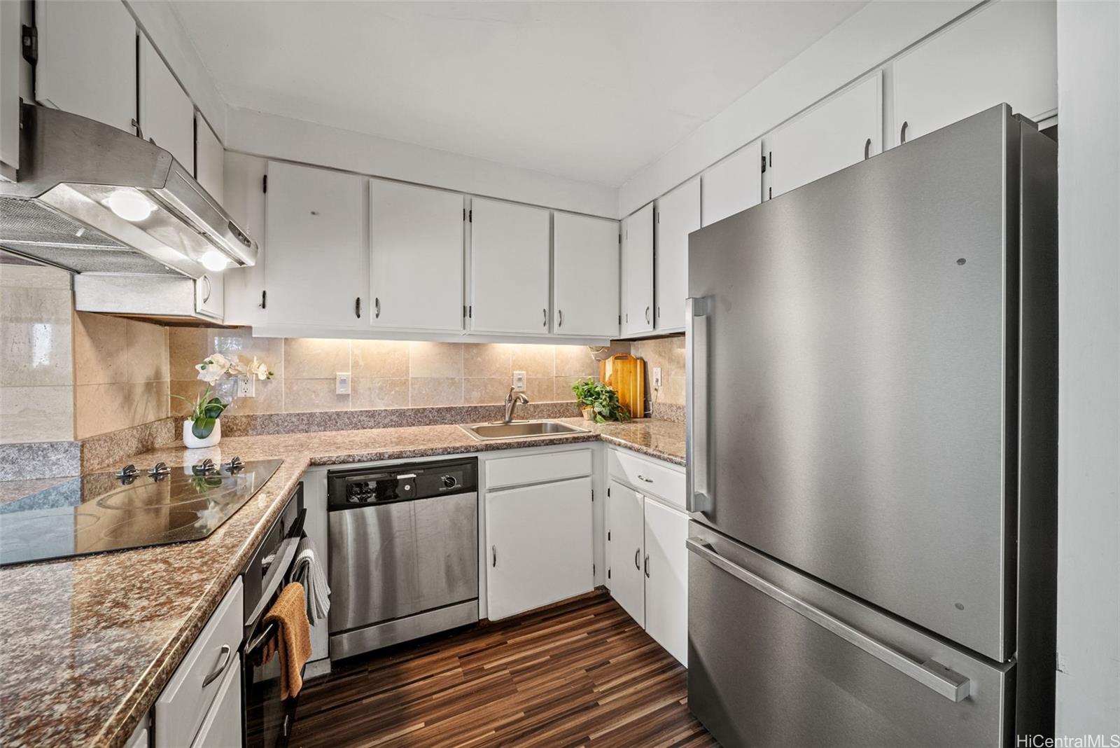 Keoni Ana condo # 204, Honolulu, Hawaii - photo 11 of 20