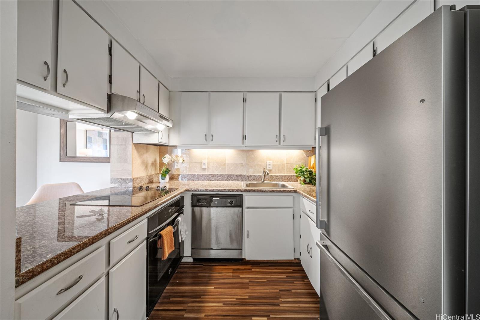 Keoni Ana condo # 204, Honolulu, Hawaii - photo 8 of 20