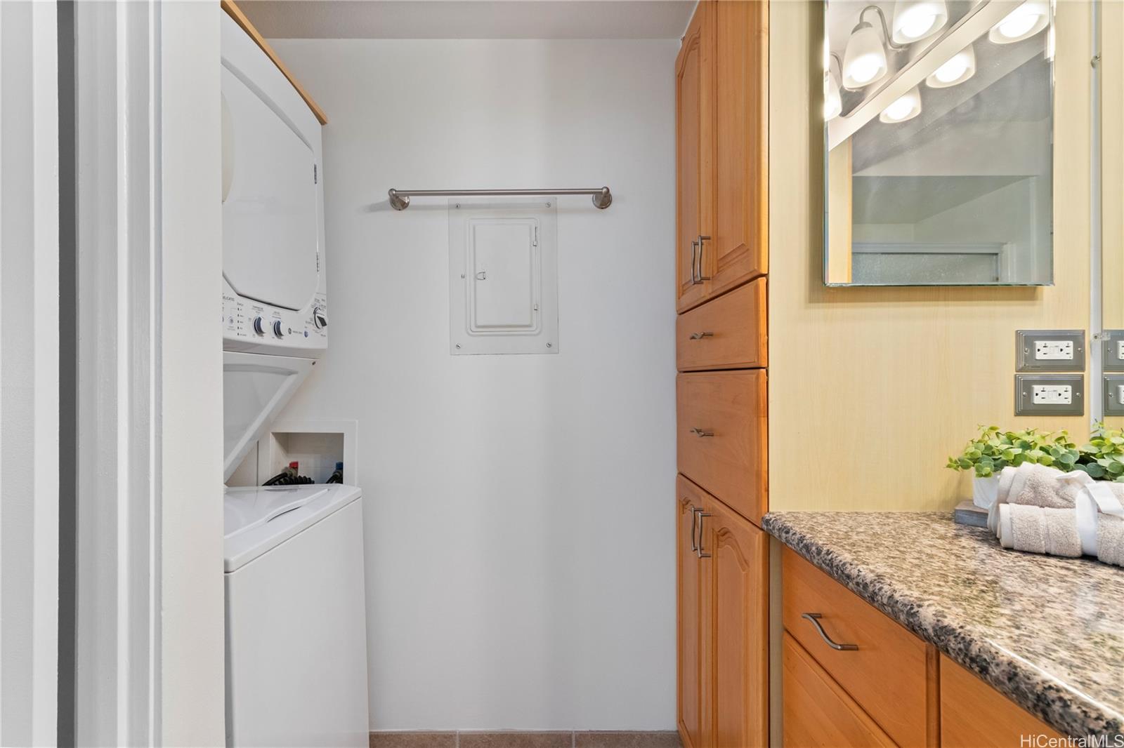 Keoni Ana condo # 206, Honolulu, Hawaii - photo 12 of 13