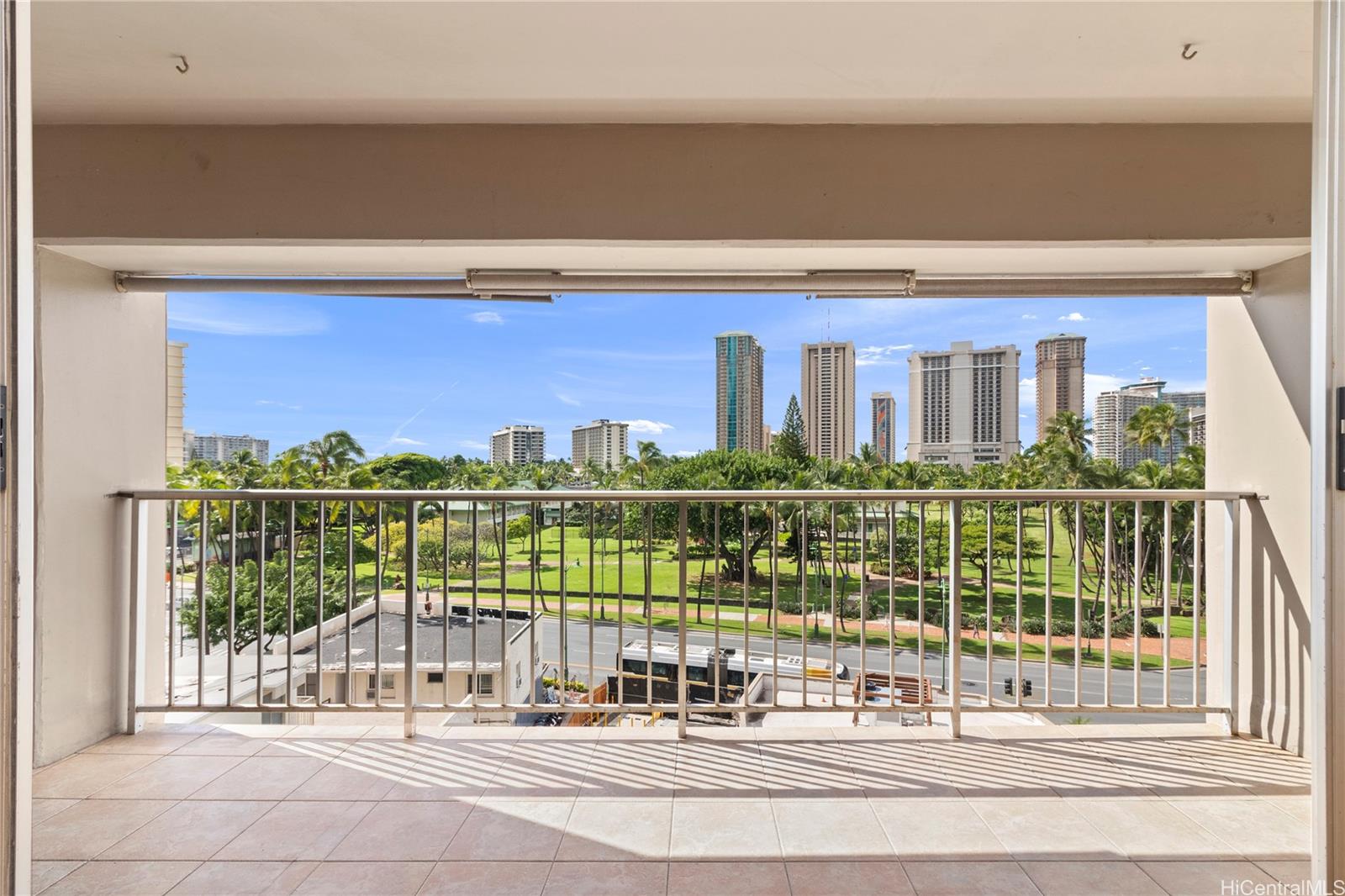 Keoni Ana condo # 206, Honolulu, Hawaii - photo 4 of 13