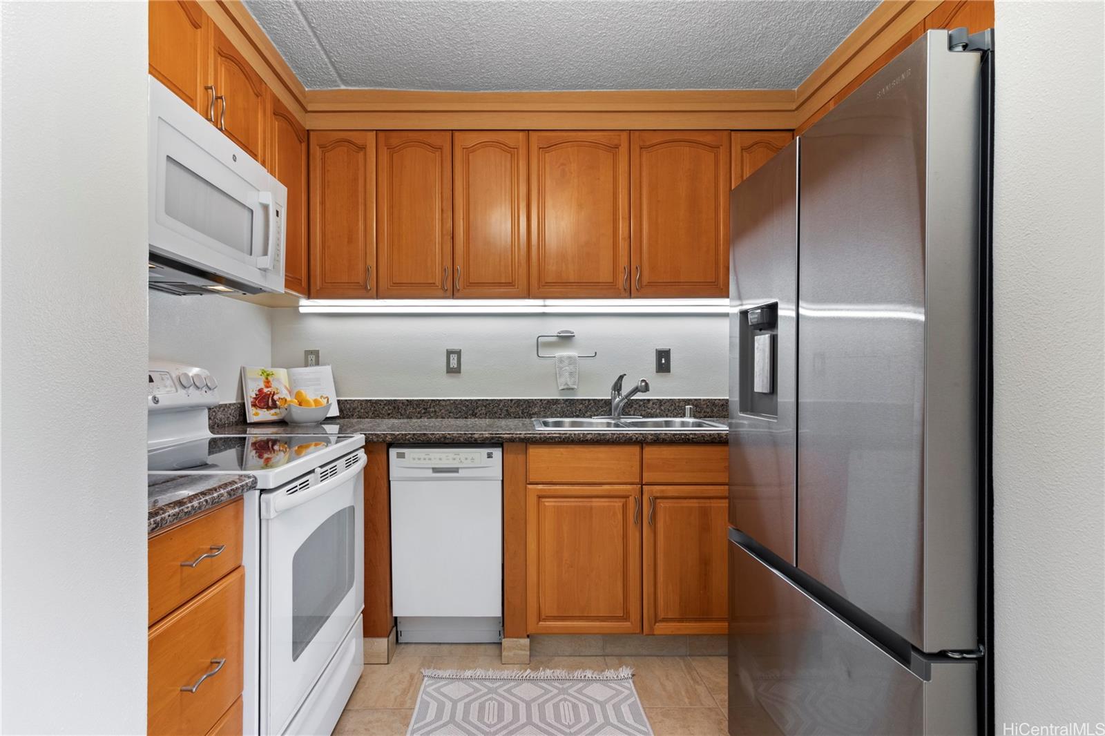 Keoni Ana condo # 206, Honolulu, Hawaii - photo 5 of 13