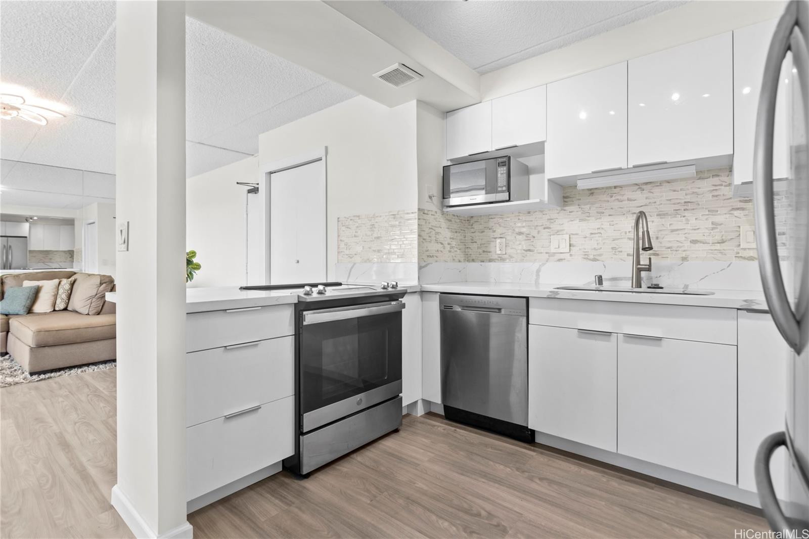 Keoni Ana condo # 304, Honolulu, Hawaii - photo 3 of 20