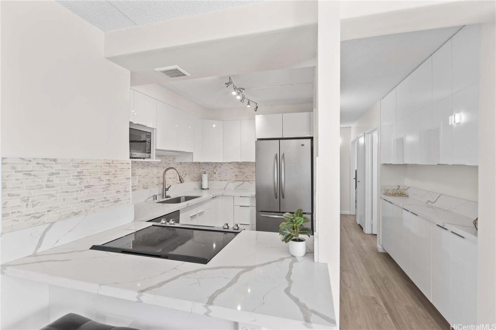 Keoni Ana condo # 304, Honolulu, Hawaii - photo 7 of 24