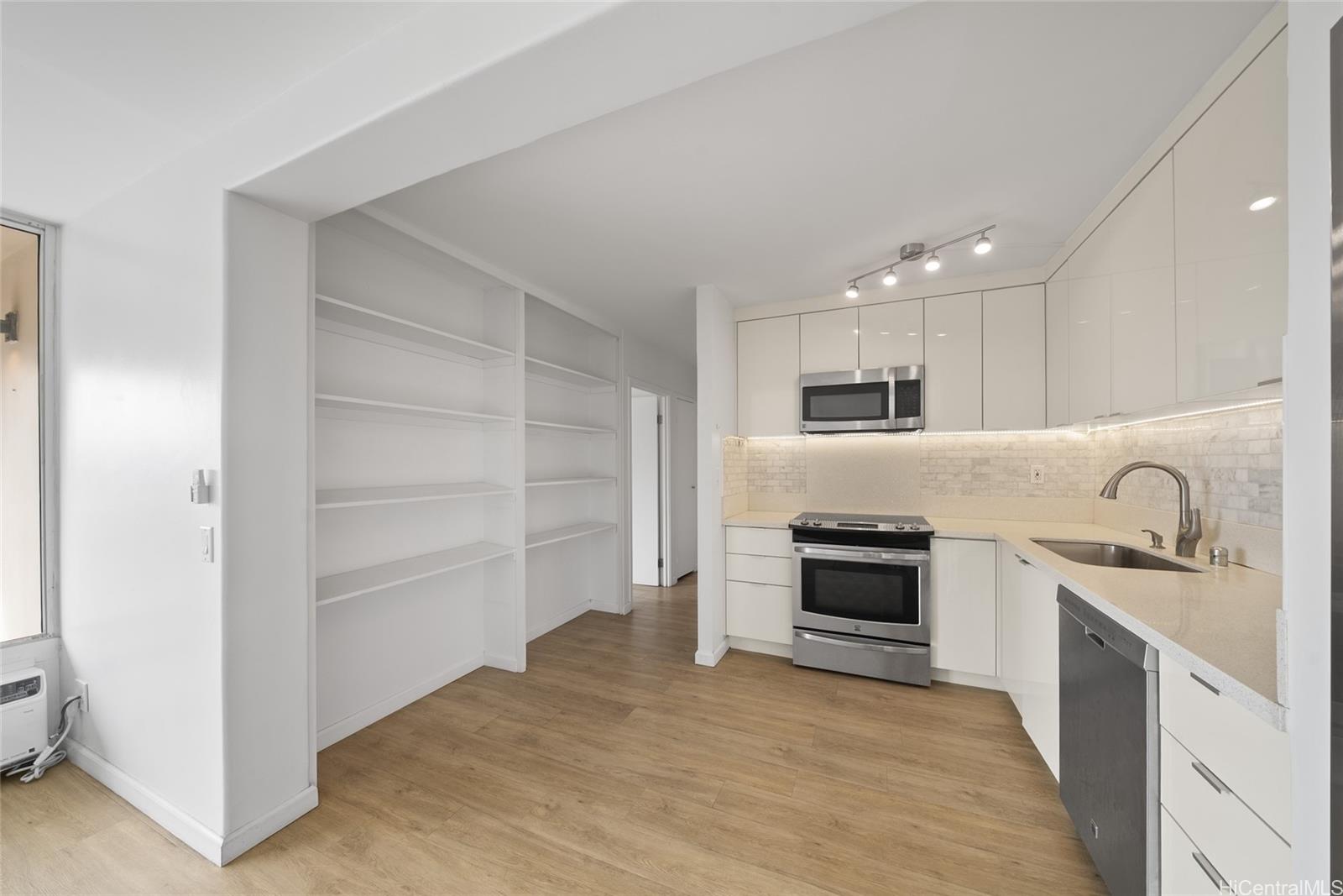 Keoni Ana condo # 308, Honolulu, Hawaii - photo 2 of 17