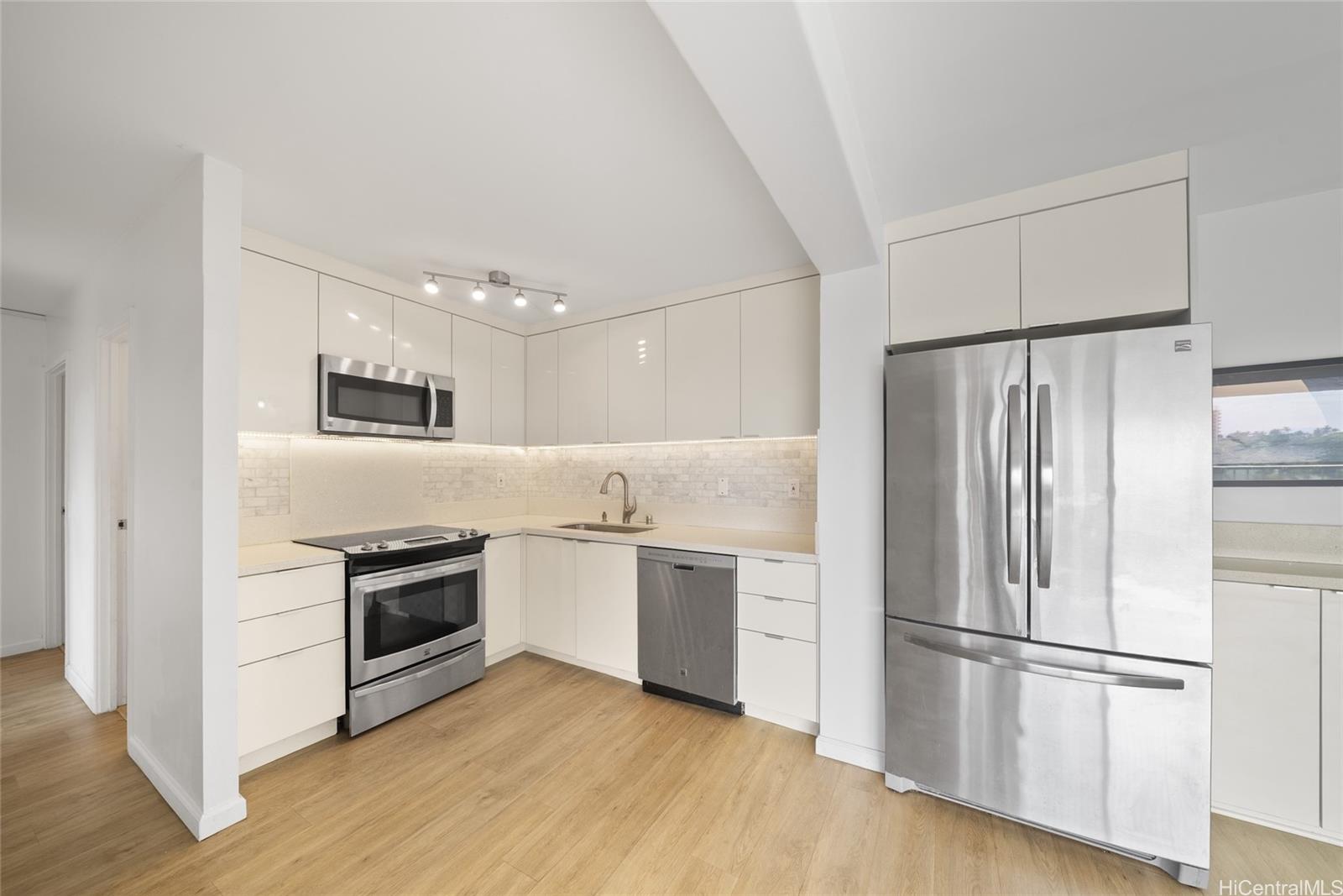 Keoni Ana condo # 308, Honolulu, Hawaii - photo 5 of 17