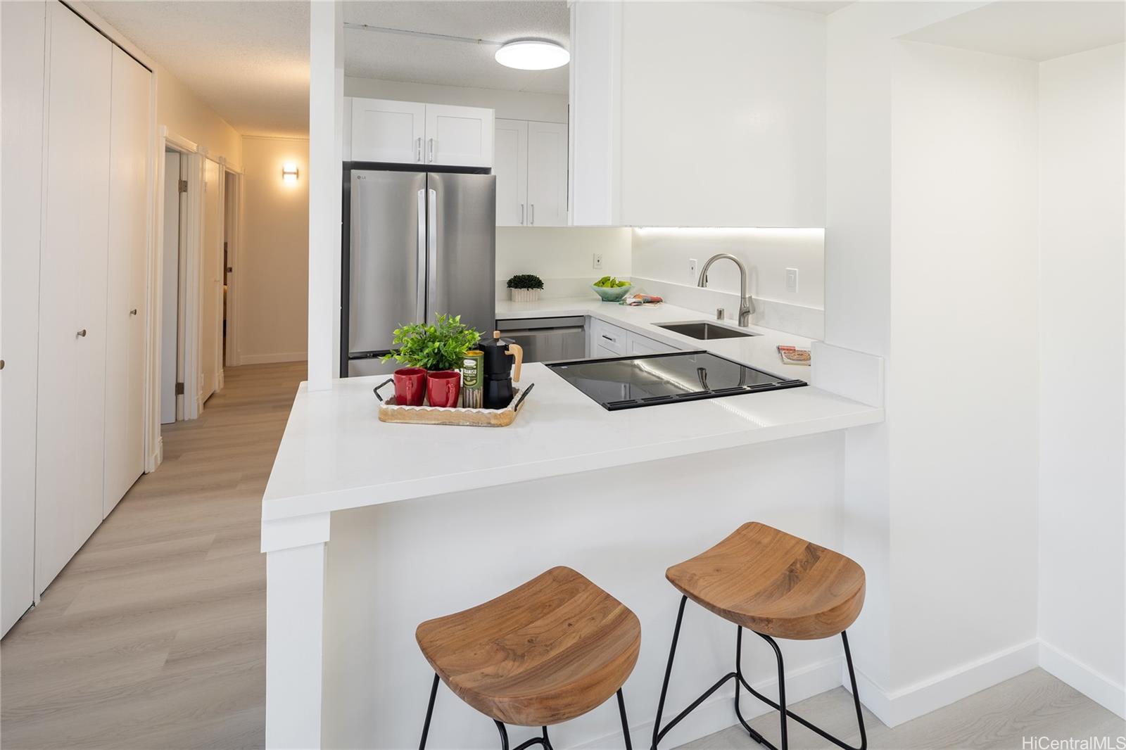 Keoni Ana condo # 703, Honolulu, Hawaii - photo 5 of 21