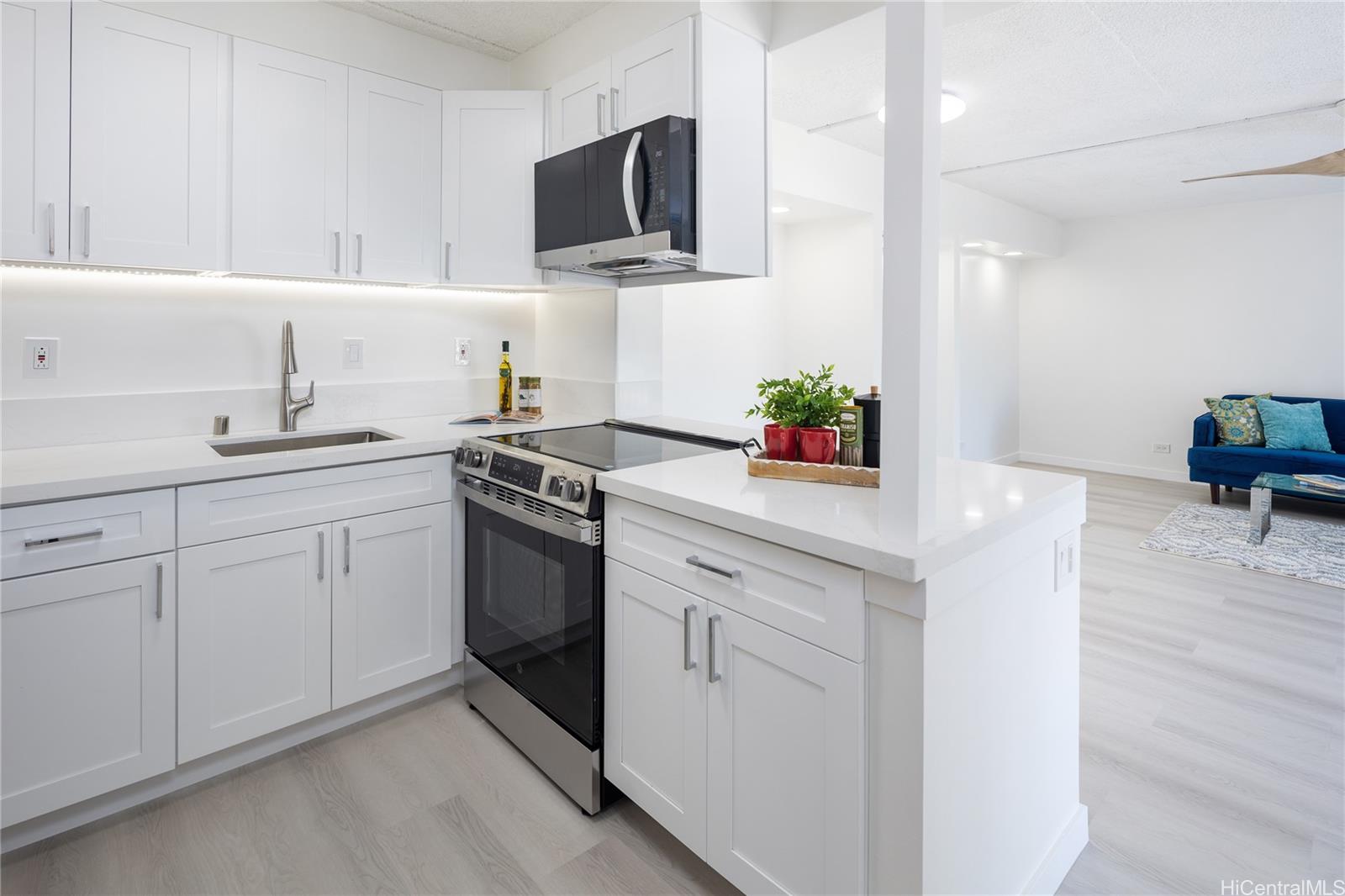 Keoni Ana condo # 703, Honolulu, Hawaii - photo 6 of 21