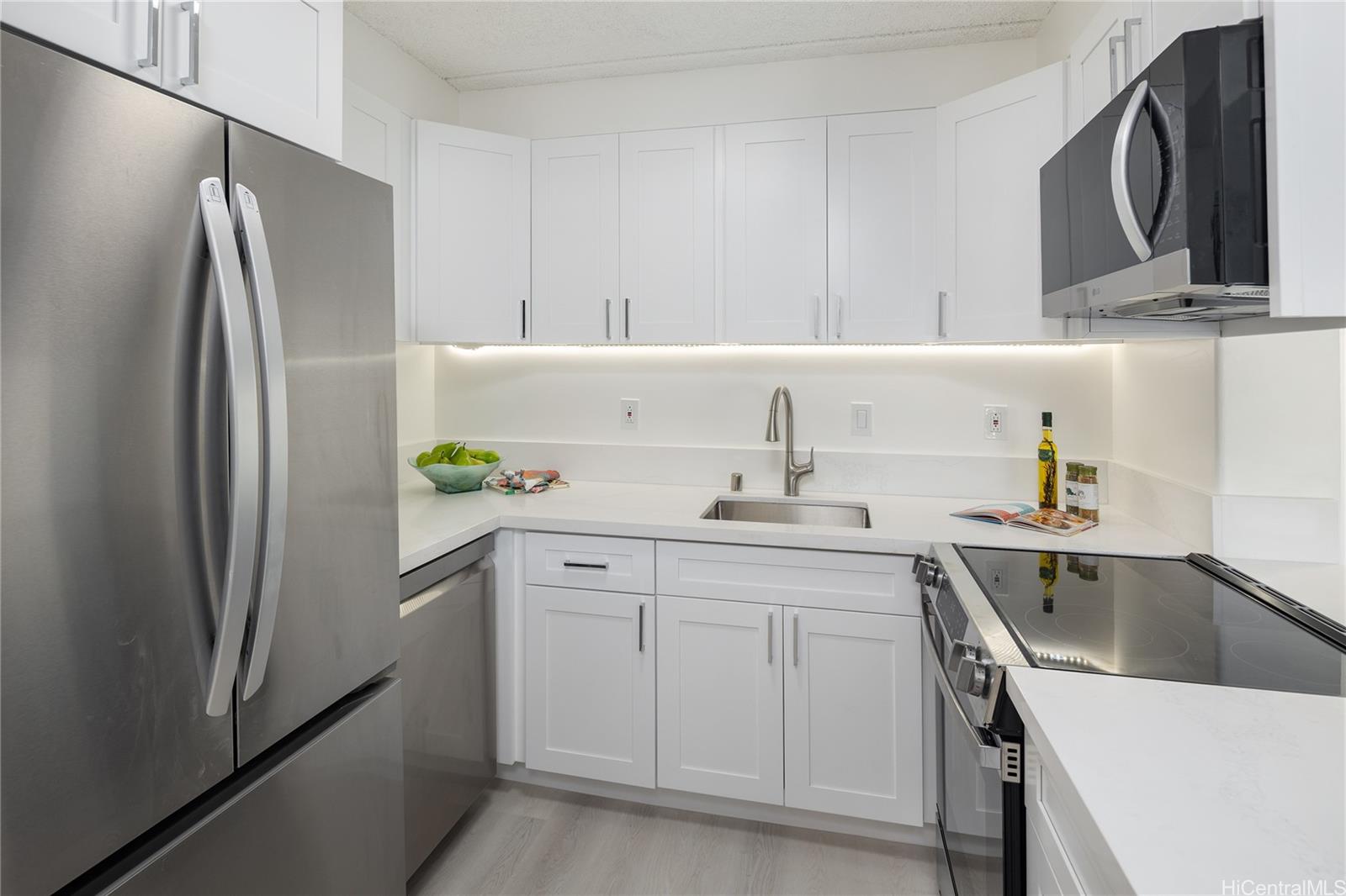 Keoni Ana condo # 703, Honolulu, Hawaii - photo 7 of 17