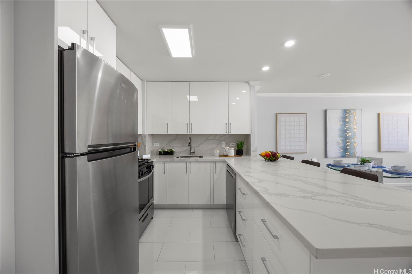 Aloha Towers condo # 1501, Honolulu, Hawaii - photo 2 of 25