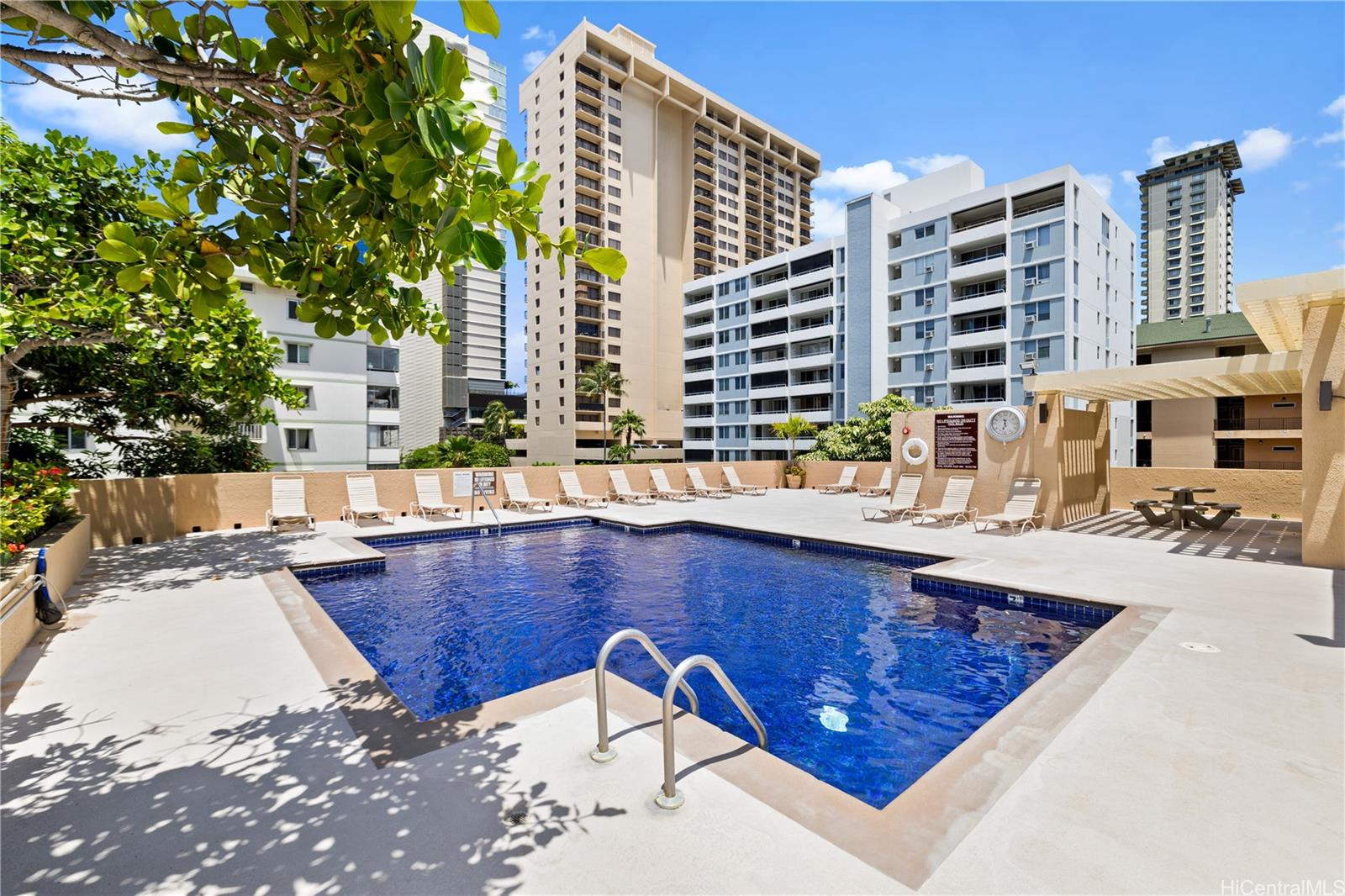 Aloha Towers condo # 1505, Honolulu, Hawaii - photo 20 of 25