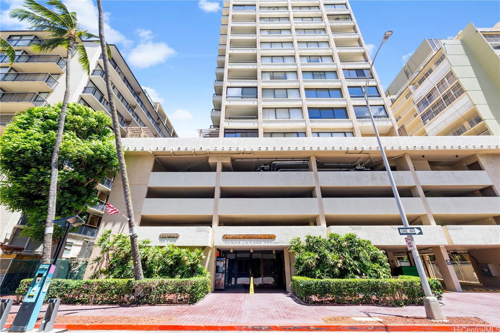 Aloha Towers condo # 1505, Honolulu, Hawaii - photo 23 of 25