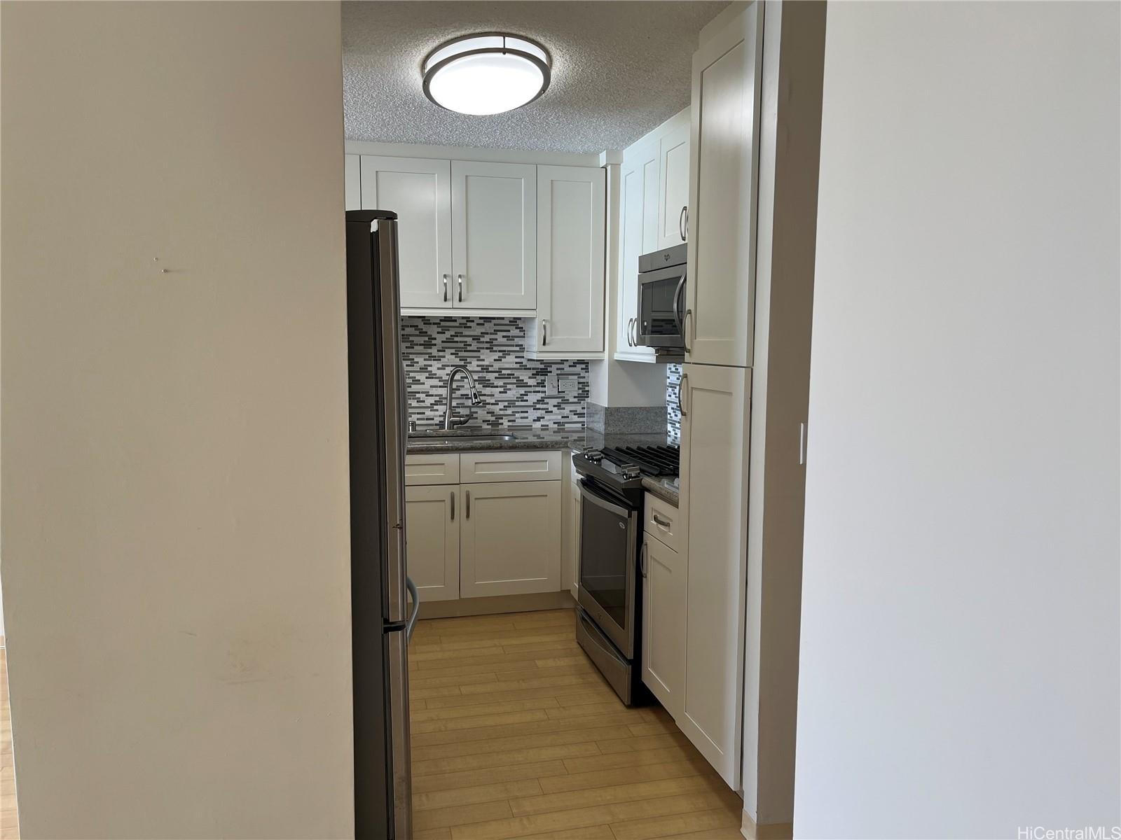 430 Lewers Street Honolulu - Rental - photo 2 of 17