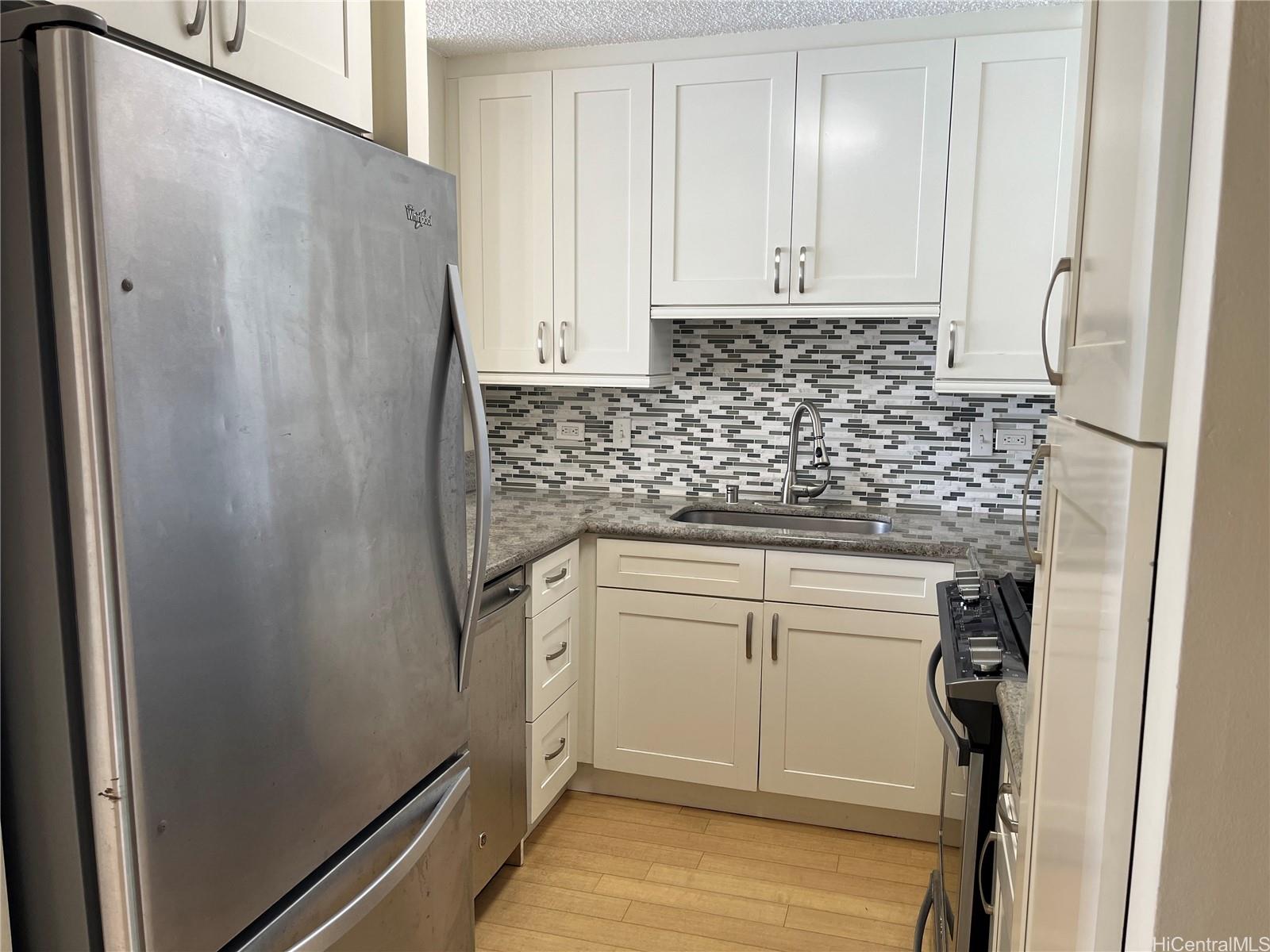 430 Lewers Street Honolulu - Rental - photo 3 of 17