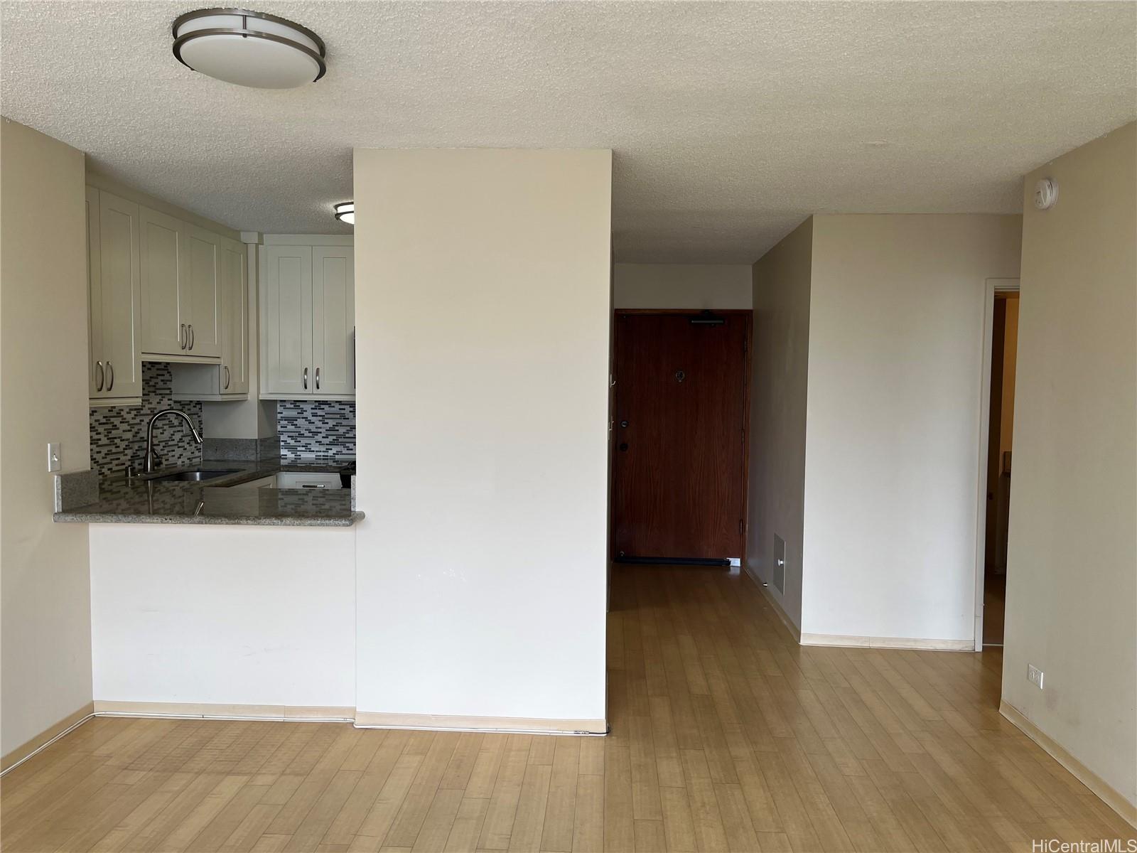 430 Lewers Street Honolulu - Rental - photo 6 of 17