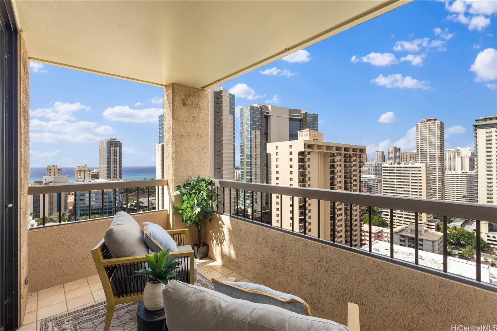 Aloha Towers condo # 2505, Honolulu, Hawaii - photo 2 of 22