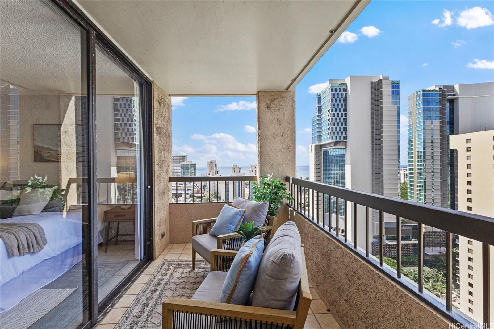 Aloha Towers condo # 2505, Honolulu, Hawaii - photo 11 of 19