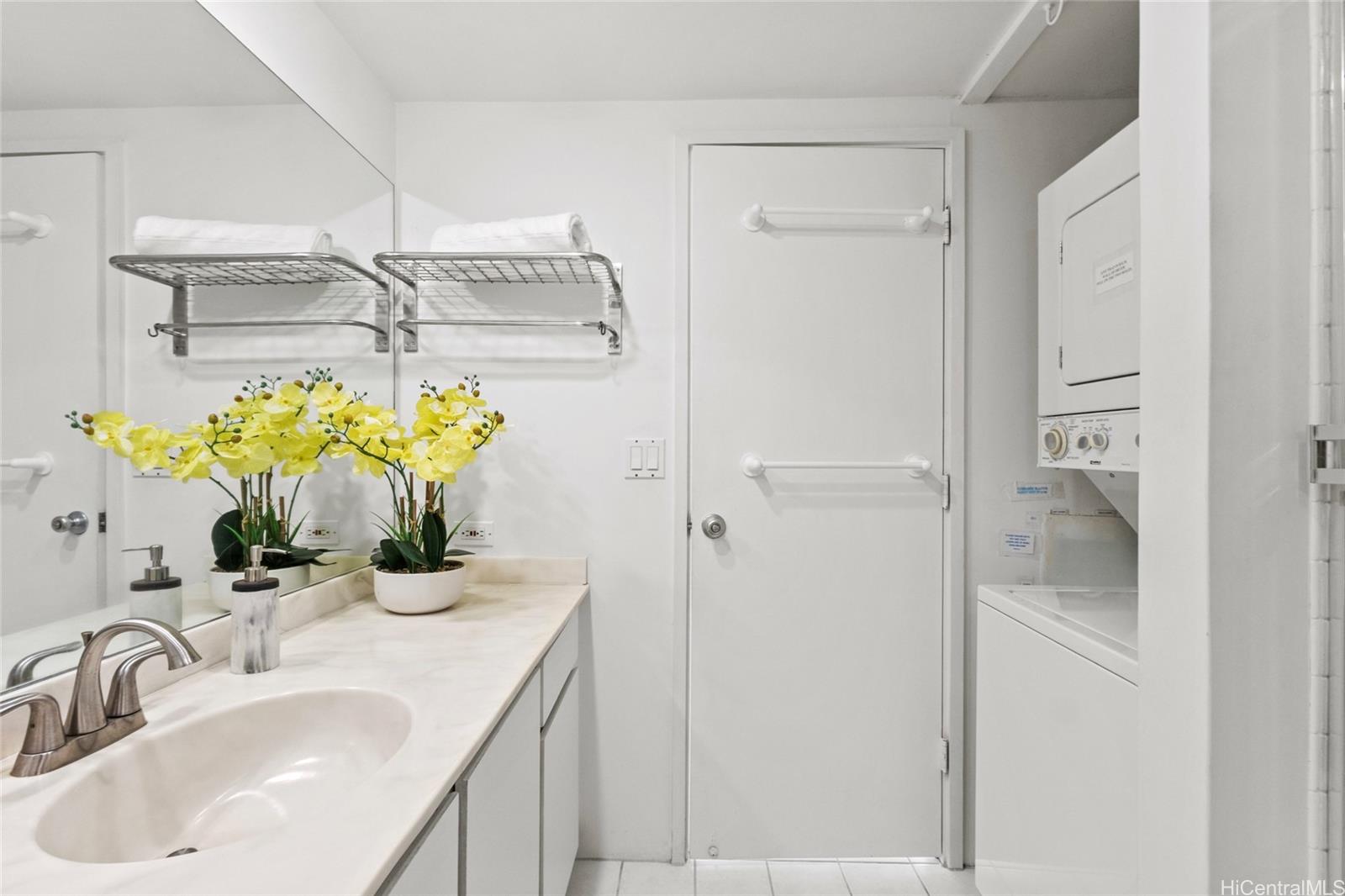 Aloha Towers condo # 2505, Honolulu, Hawaii - photo 13 of 22