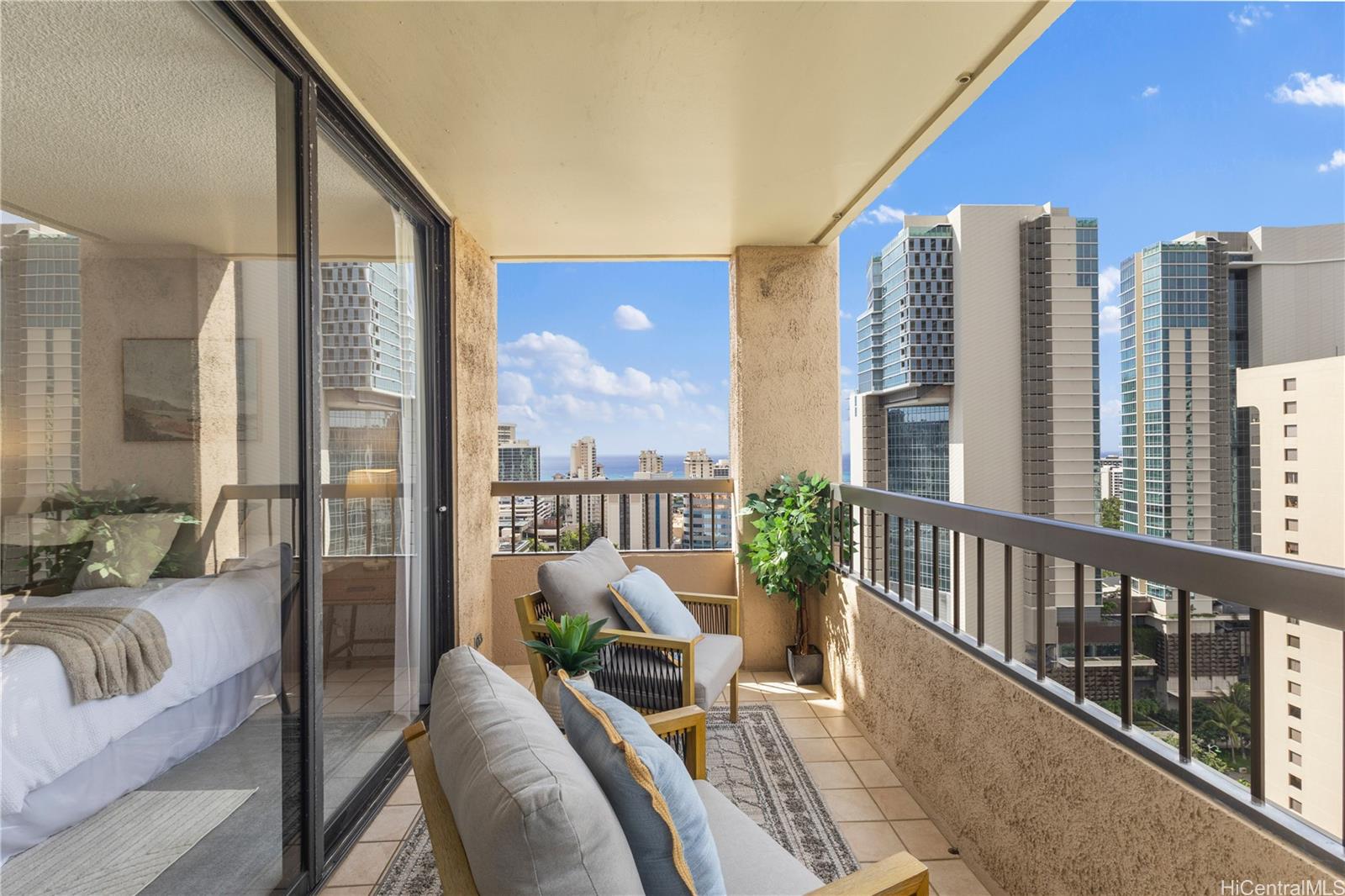 Aloha Towers condo # 2505, Honolulu, Hawaii - photo 3 of 22