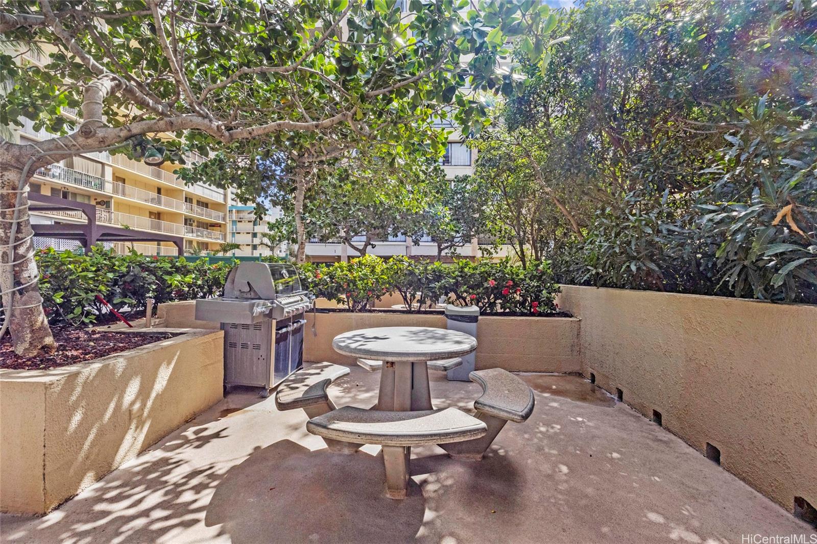 Aloha Towers condo # 2505, Honolulu, Hawaii - photo 21 of 22