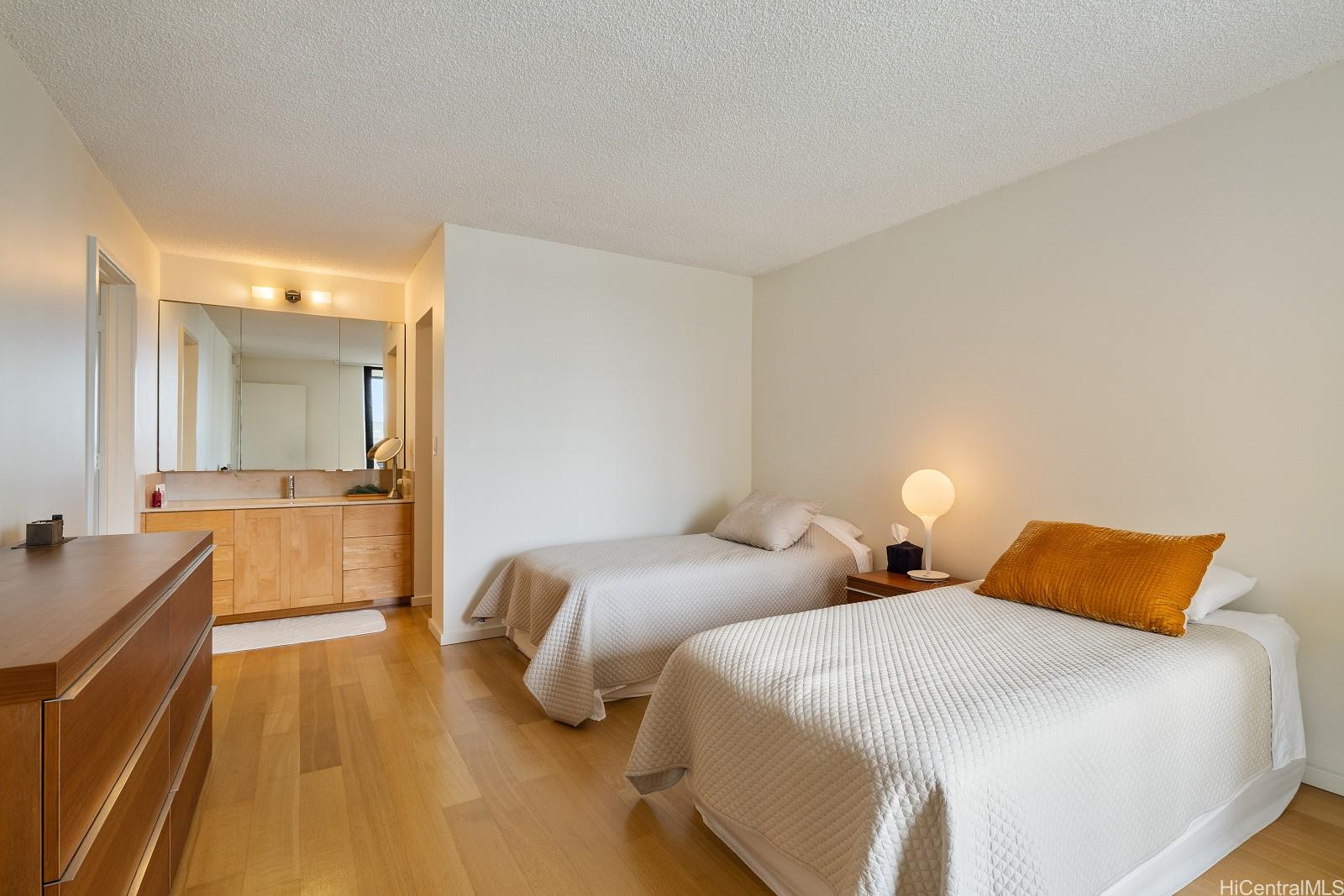 Aloha Towers condo # 2802, Honolulu, Hawaii - photo 12 of 25