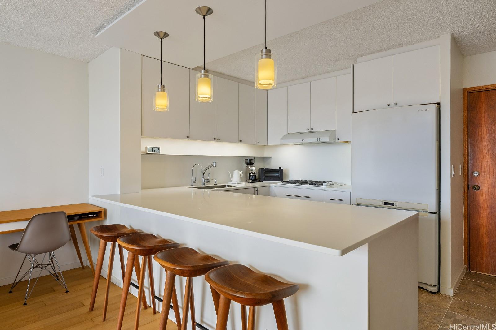 Aloha Towers condo # 2802, Honolulu, Hawaii - photo 3 of 25