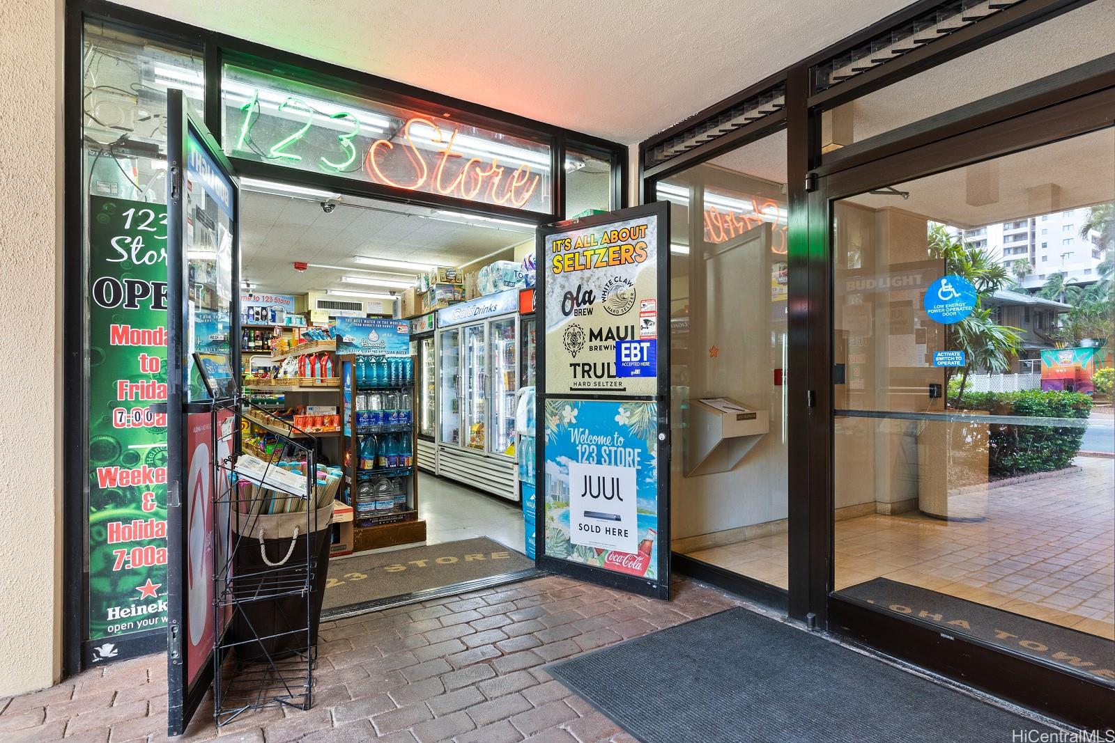 Aloha Towers condo # 2802, Honolulu, Hawaii - photo 24 of 25
