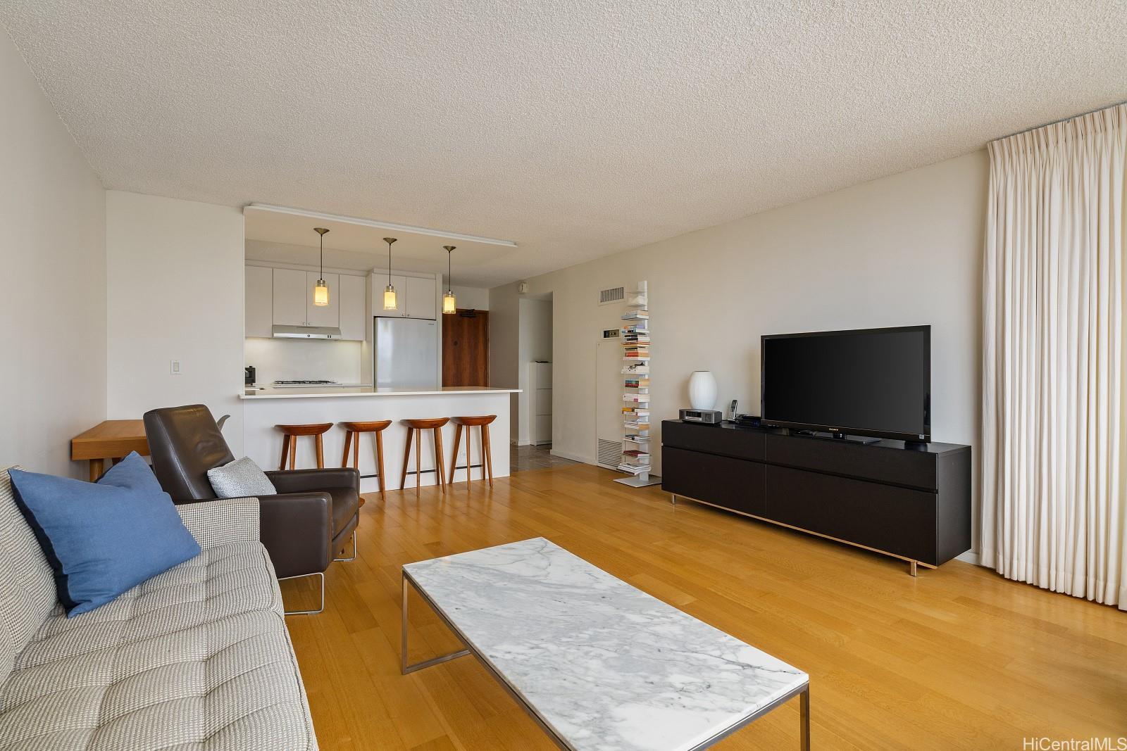 Aloha Towers condo # 2802, Honolulu, Hawaii - photo 4 of 25