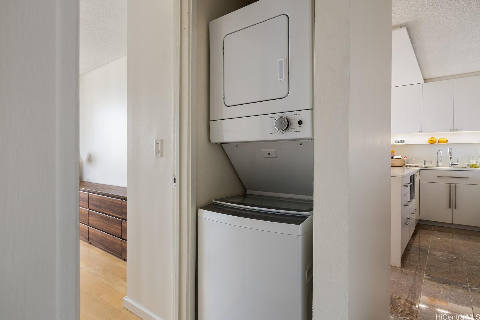 Aloha Towers condo # 2802, Honolulu, Hawaii - photo 5 of 25